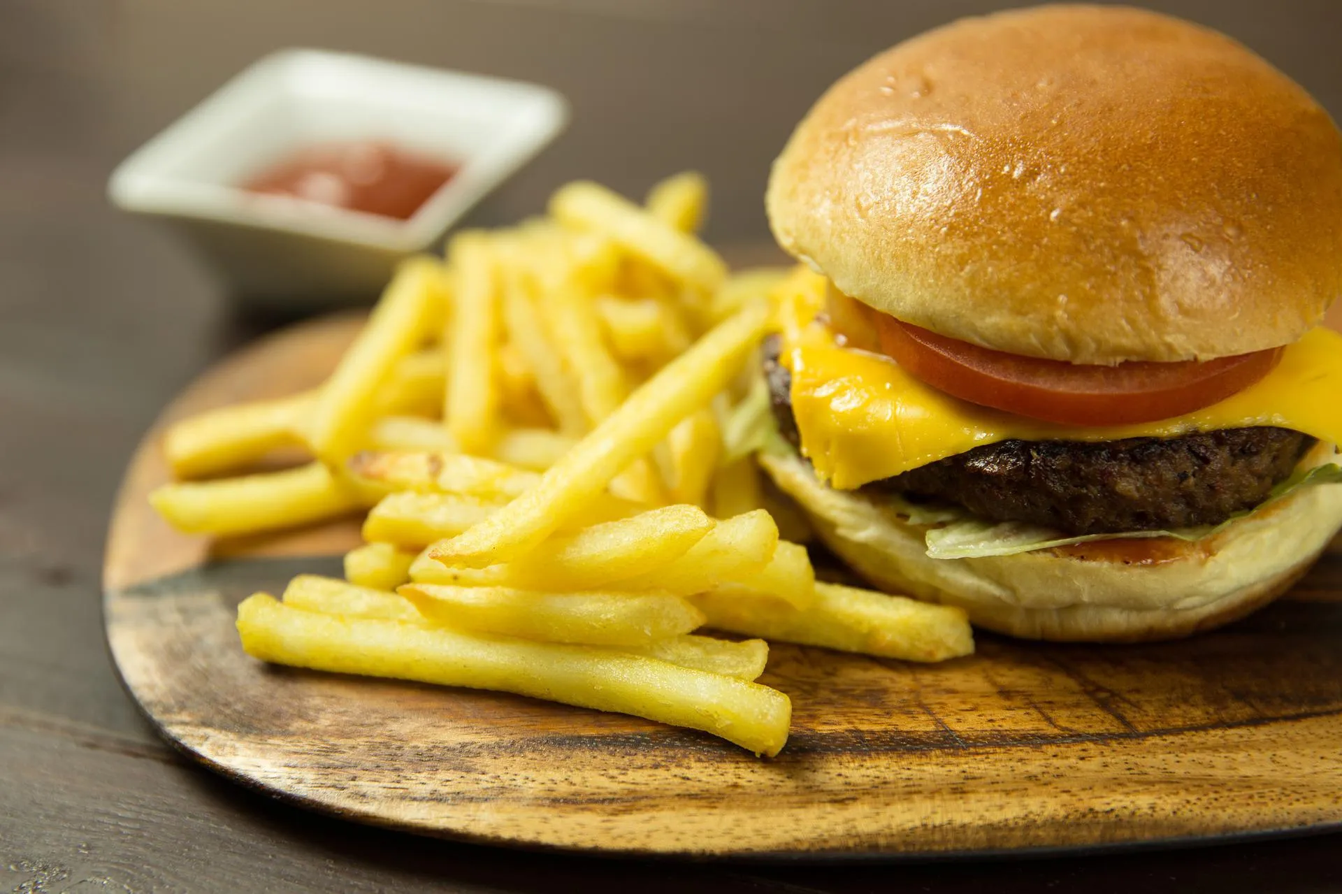 burger g81e6030f4 1920 hamburger pixabay fastfood