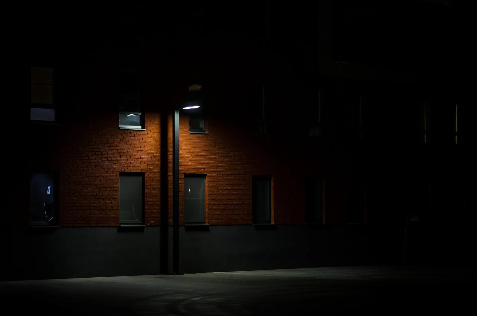 dark 2590544 1920