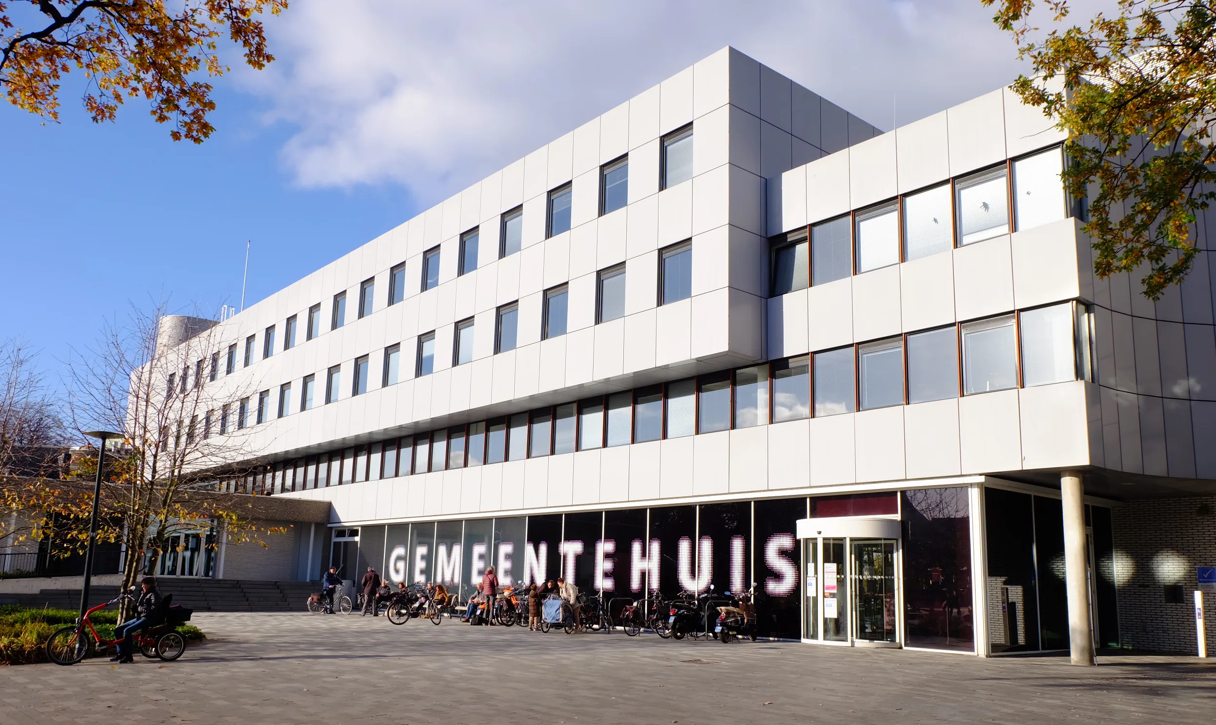 emmen gemeente gemeentehuis