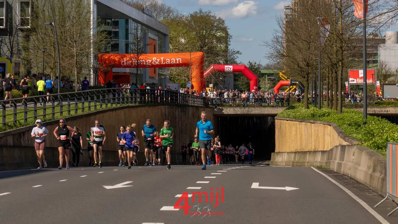 4 mijl emmen 2024 hondsrugtunnel naar finish raadhuisplein