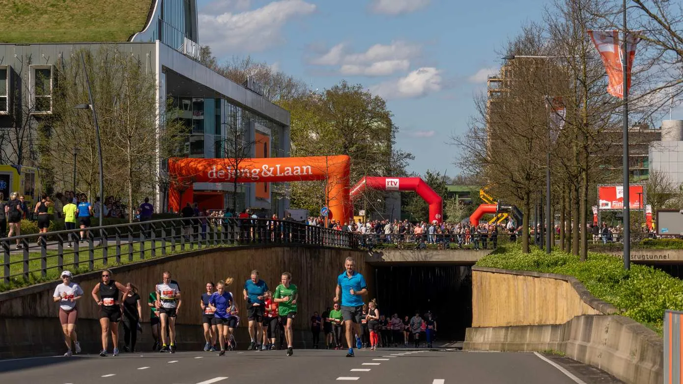 4 mijl emmen 2024 hondsrugtunnel naar finish raadhuisplein