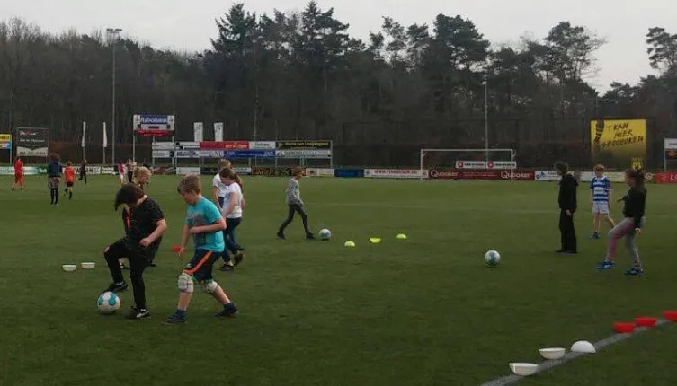 13en voetbalspeldvs