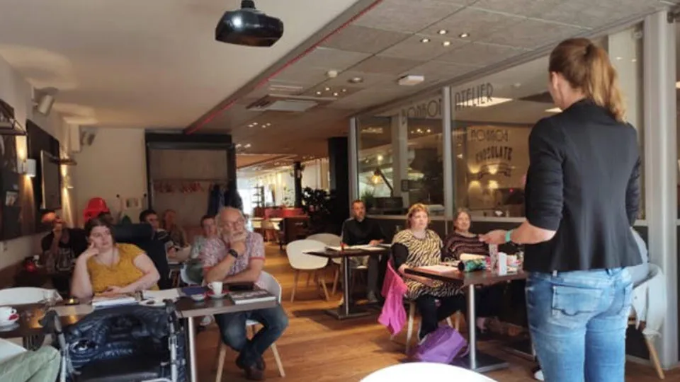 36en stichting omhoog