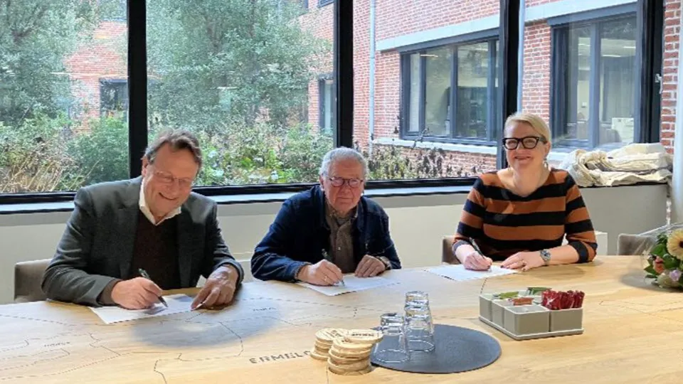 50en ondertekening