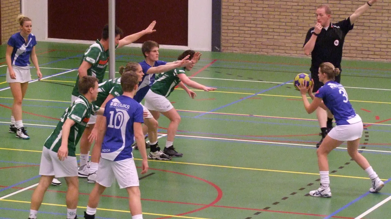 a2gviu2fqh6ti8sfsm45zhkui 04en dindoa1