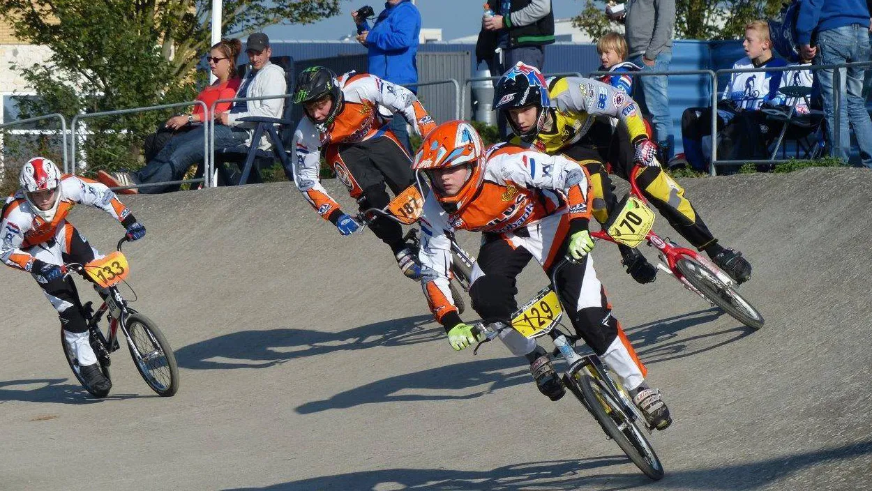 dvfpw7v6rdsntpi6x70lxqo87 40en fietscross 1