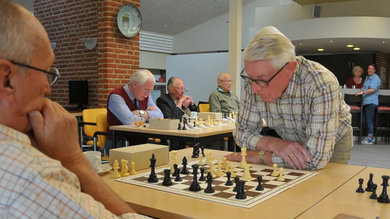 j356jztm3atea3560fustvasd 14en schaaksimultaaan 1