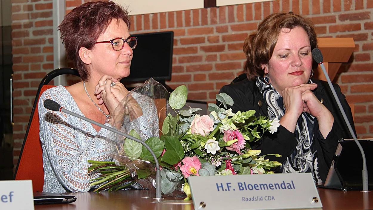 kctcj1kfv2bwp03m6d7eje7ez 13en raad karin