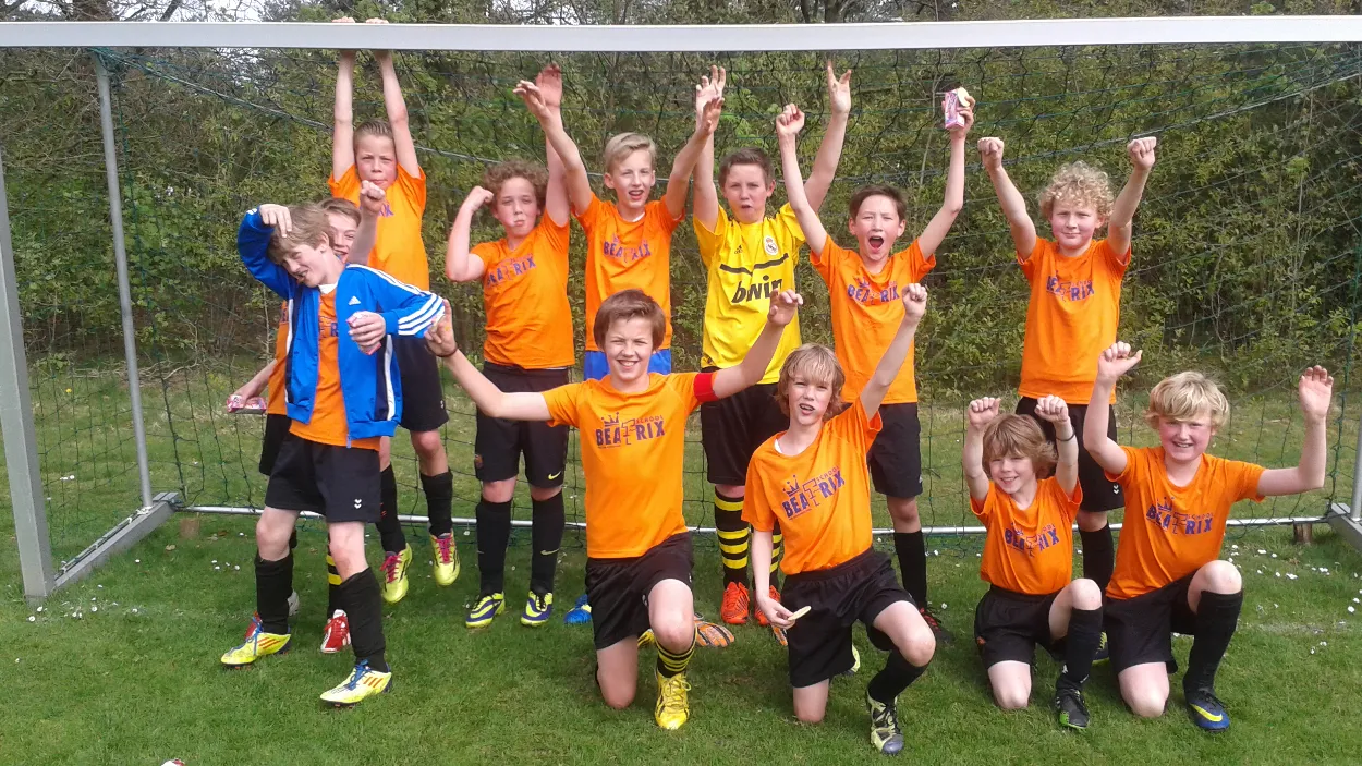 n594db6mu2spegbl1420q5z7p 15en schoolvoetbal1