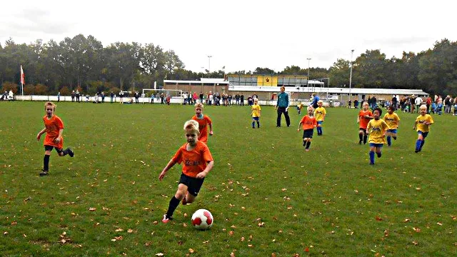 u27l44r54xbns95ari1078w5b 41en schoolvoetbal1