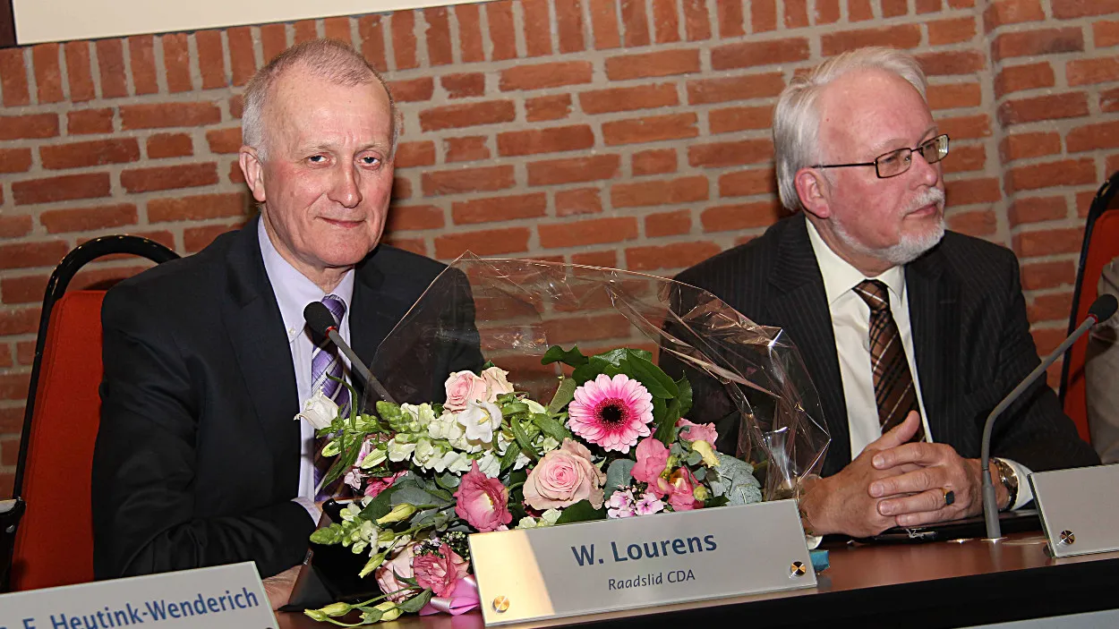 zj5o2pj7ftzvusabk23hj4xlm 13en raad lourens