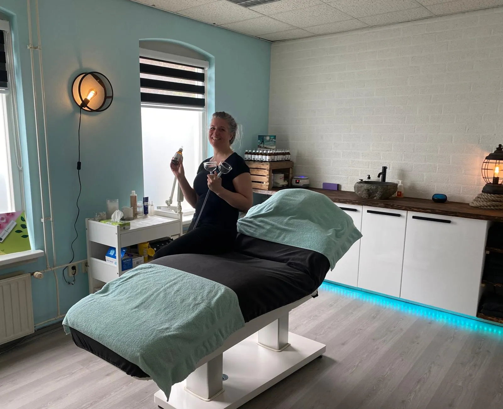 210511 miriam in salon op stoel