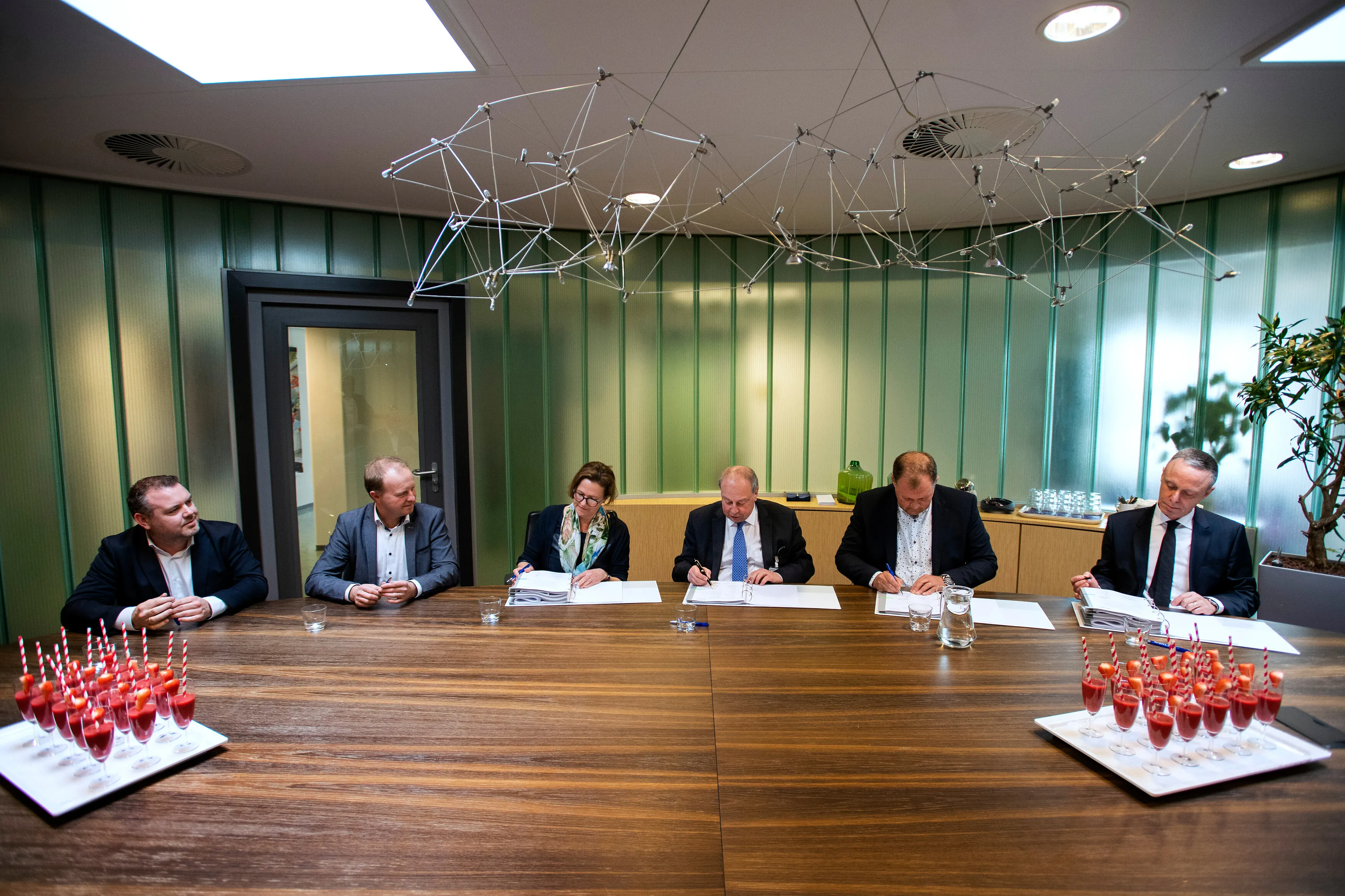 280319 amphia en fourcare onderteken contract verbouw bestaande bouw locatie molengracht