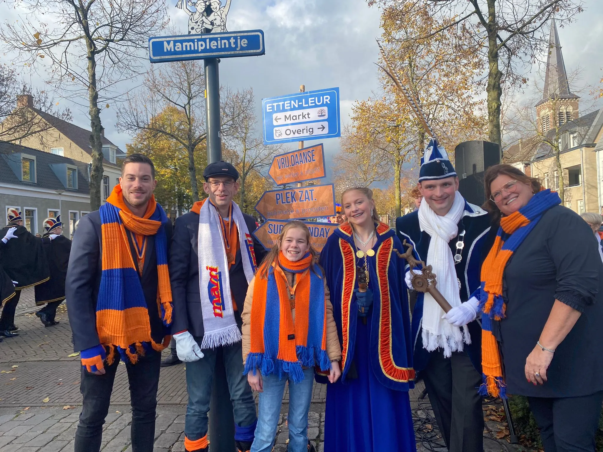 foto bekendmaking mami thema en buitencarnaval