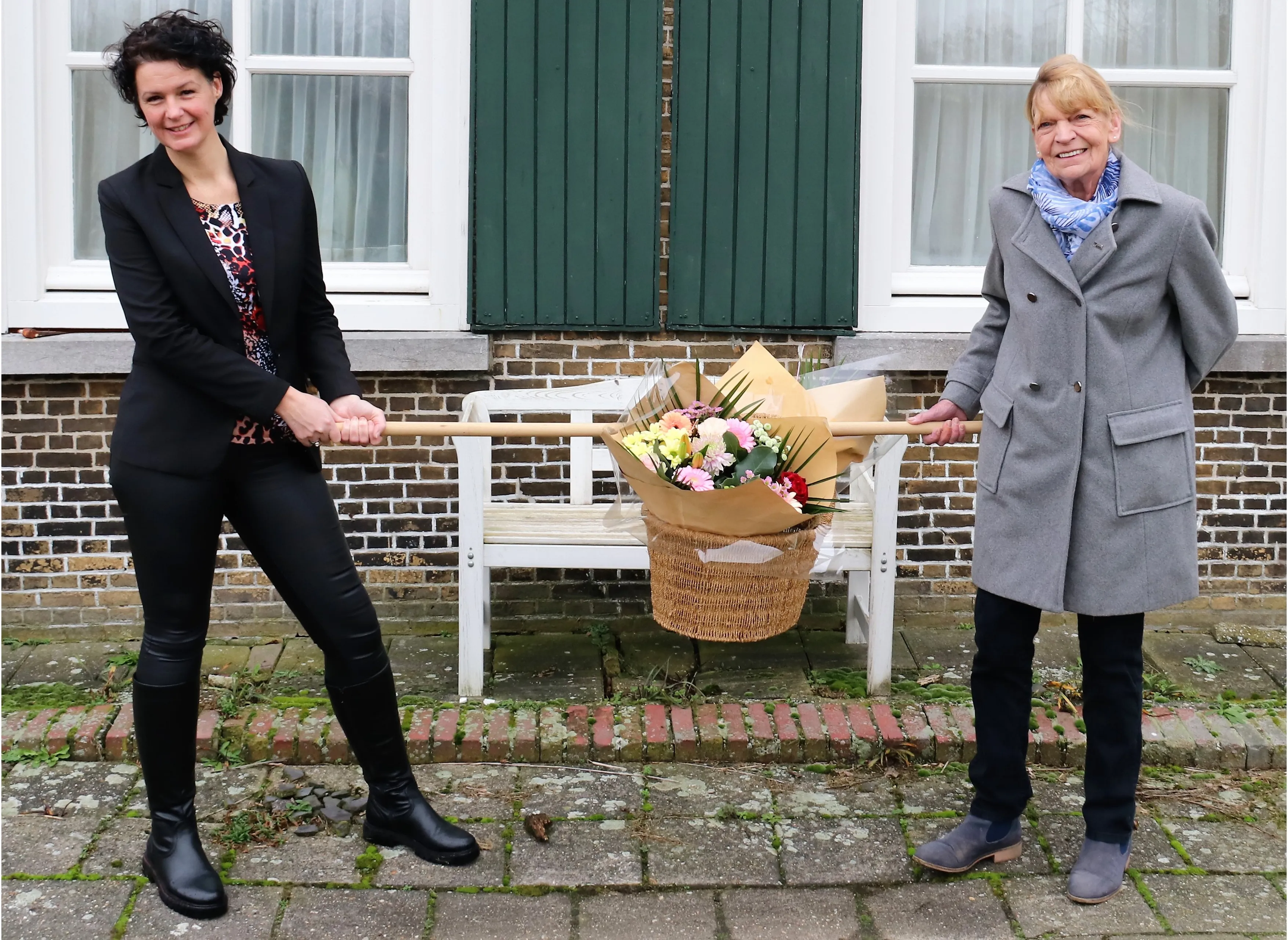 lia boeren denise huijbregts symbolische overdracht stokje wordt doorgegeven full