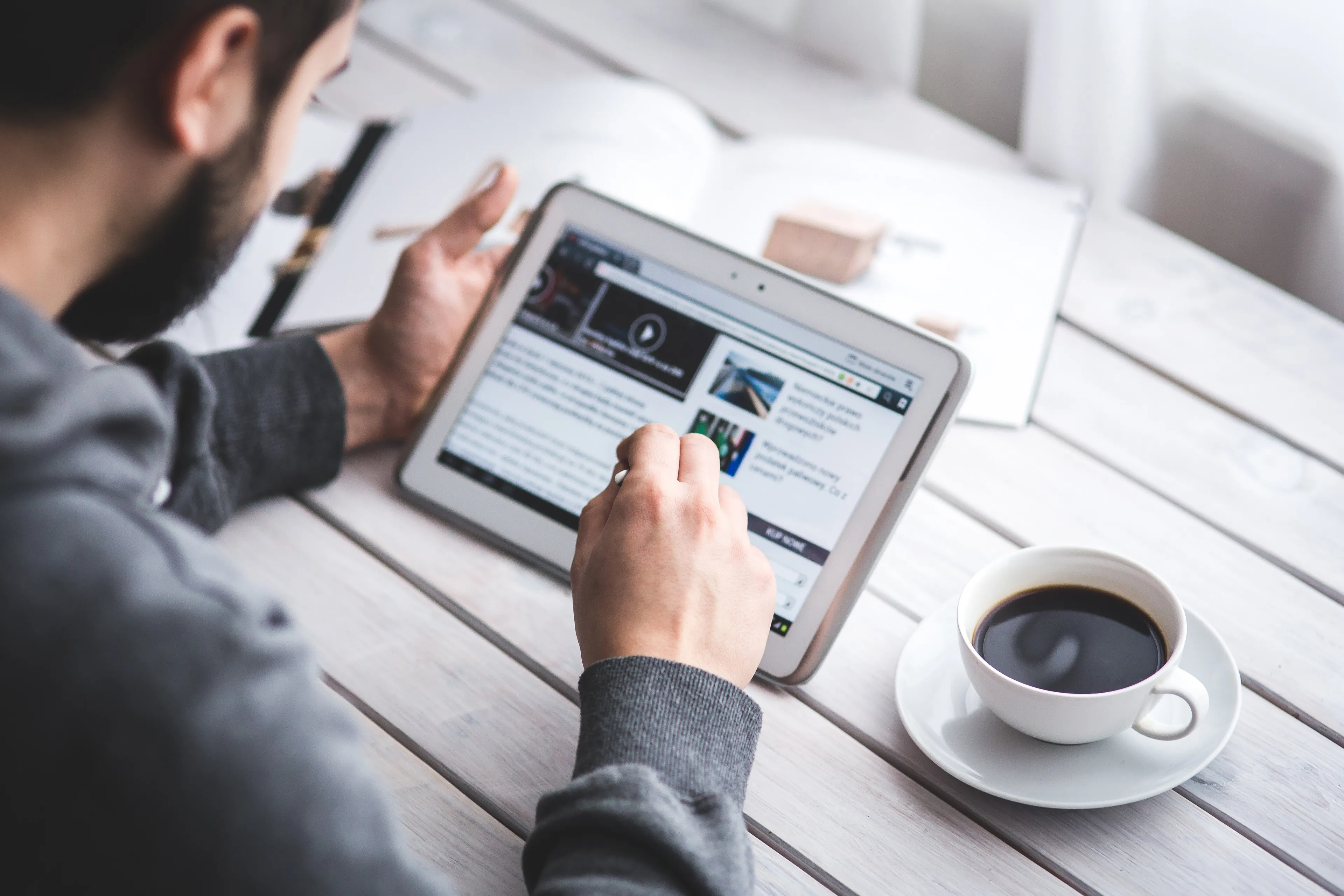 man koffie zzp tablet