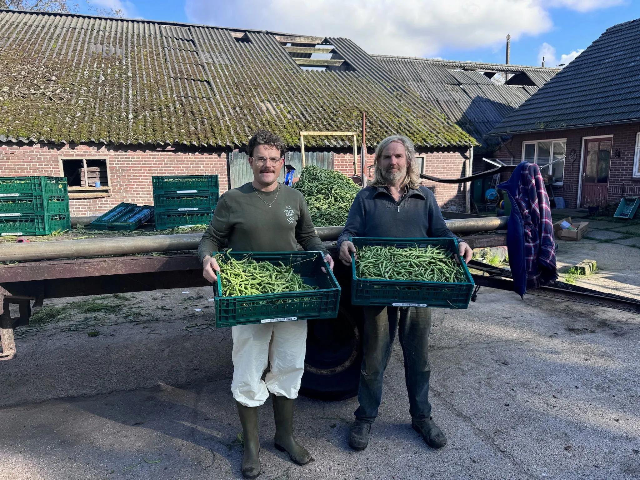 een blije boer kees en frank van no waste army