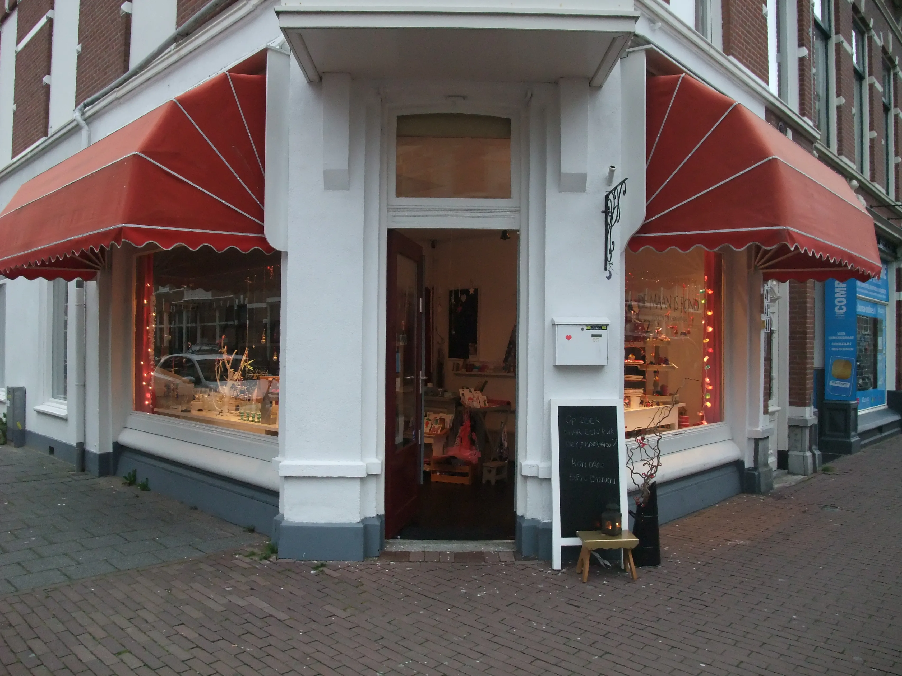 demaanisrond vooraangezicht winkel femfem