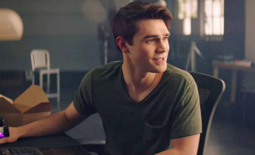 trailer kj apa fem fem