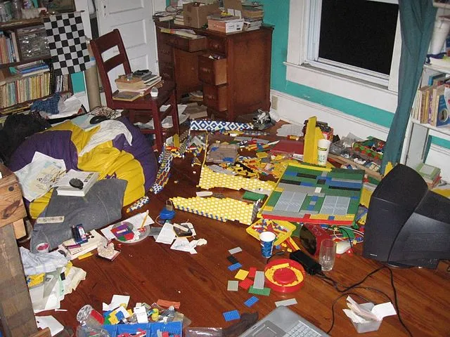 640px lego mess