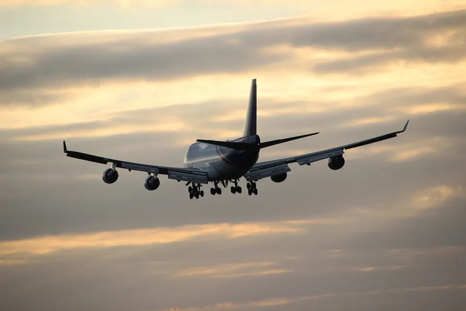 airplane in the evening sky 2909311 960 720