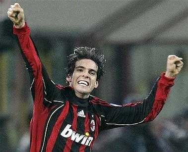 12e j milan s accroche a la juve et l inter 12071