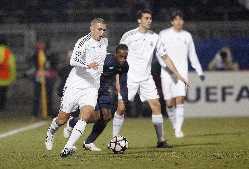 benzema fier de porter ce maillot 48540 7306
