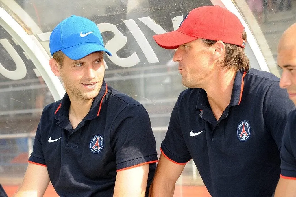 les joueurs du psg abandonnent les casques 56425 8916