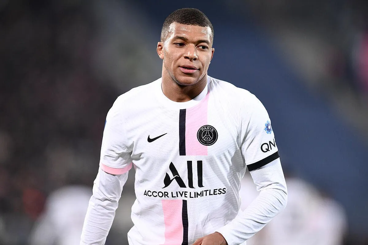 mbappe marque un but stratospherique le parc des princes l inspire icon pl5 5675 327947