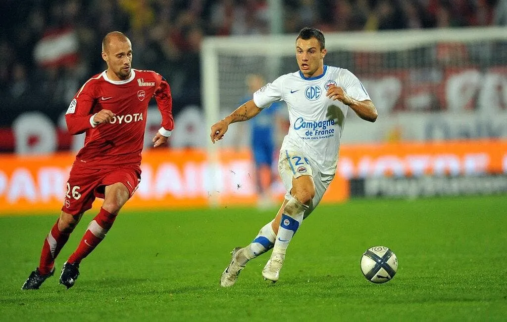 mollo a la dent dure contre lacombe 60942 10887