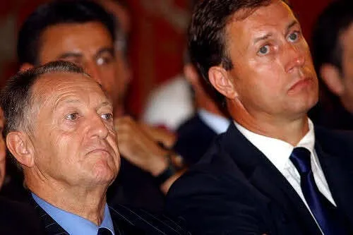 perrin pointe du doigt aulas 18716