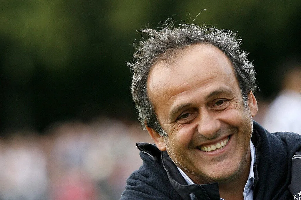 platini emboite le pas d aulas sur le synthetique 60736 10770