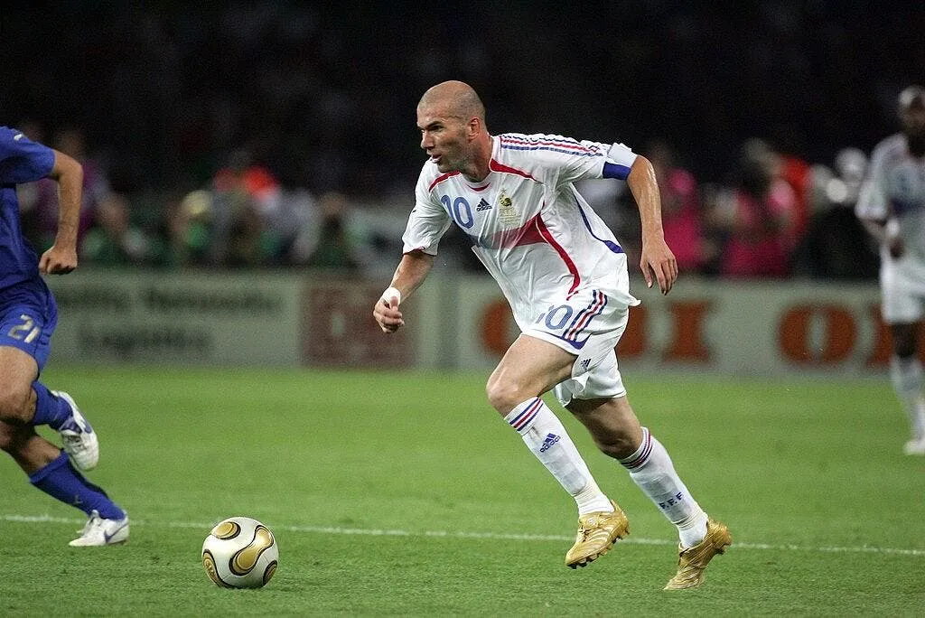 zidane taille en piece par un humoriste 64864 13537