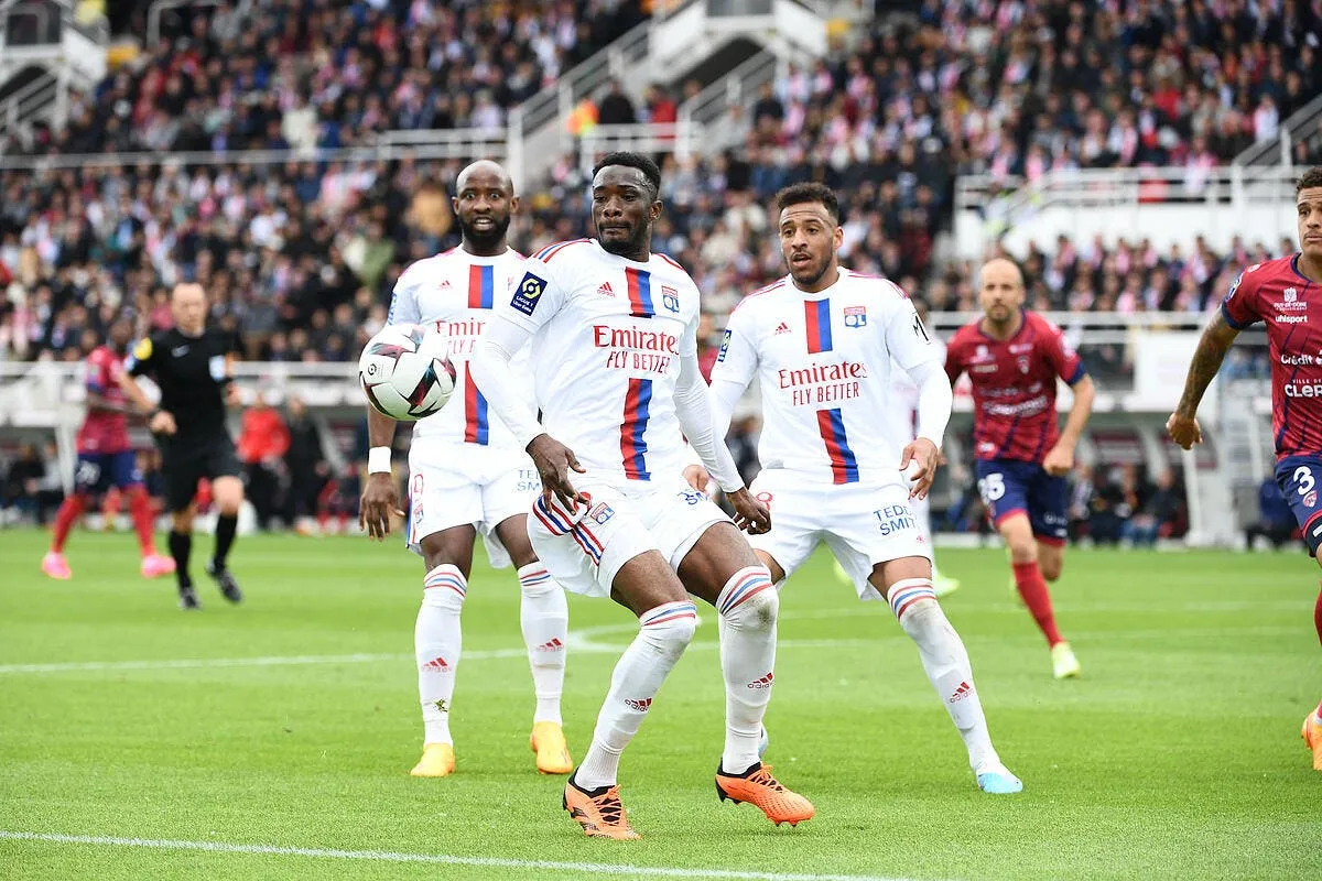 6 clubs draguent un defenseur de l ol icon cas 4767 360575