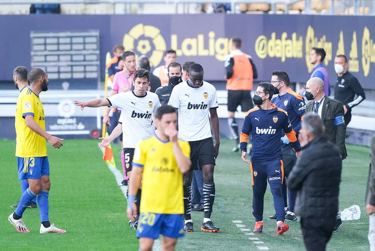 affaire diakhaby pas de preuve de racisme selon la liga icon ecommercefotos ecommerce2 112038402 311189