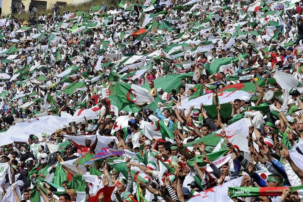 algerie maroc le stade comble huit heures avant le match 69242 17347