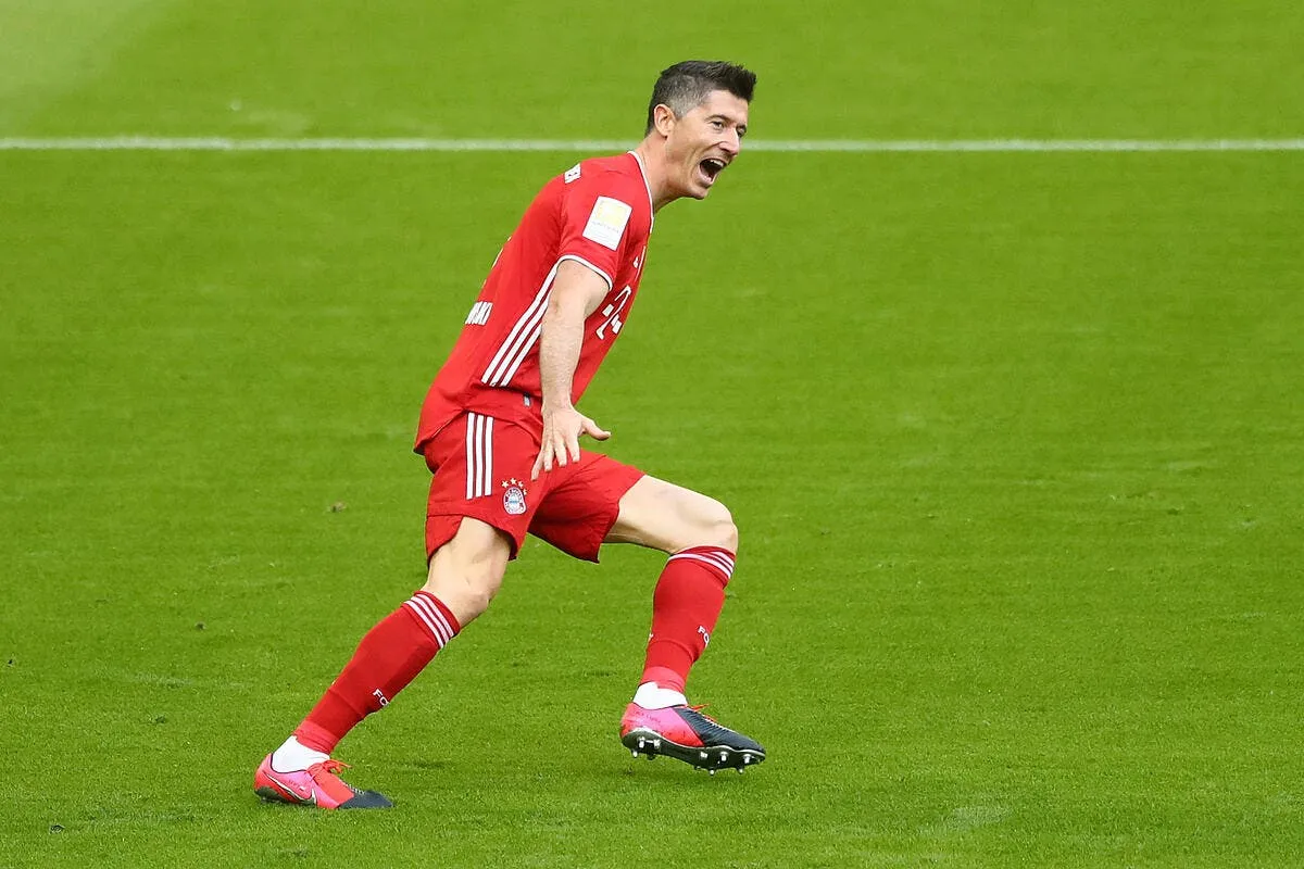 all lewandowski voit triple pour feter le titre icon 210508 99 521591 dpai 313627