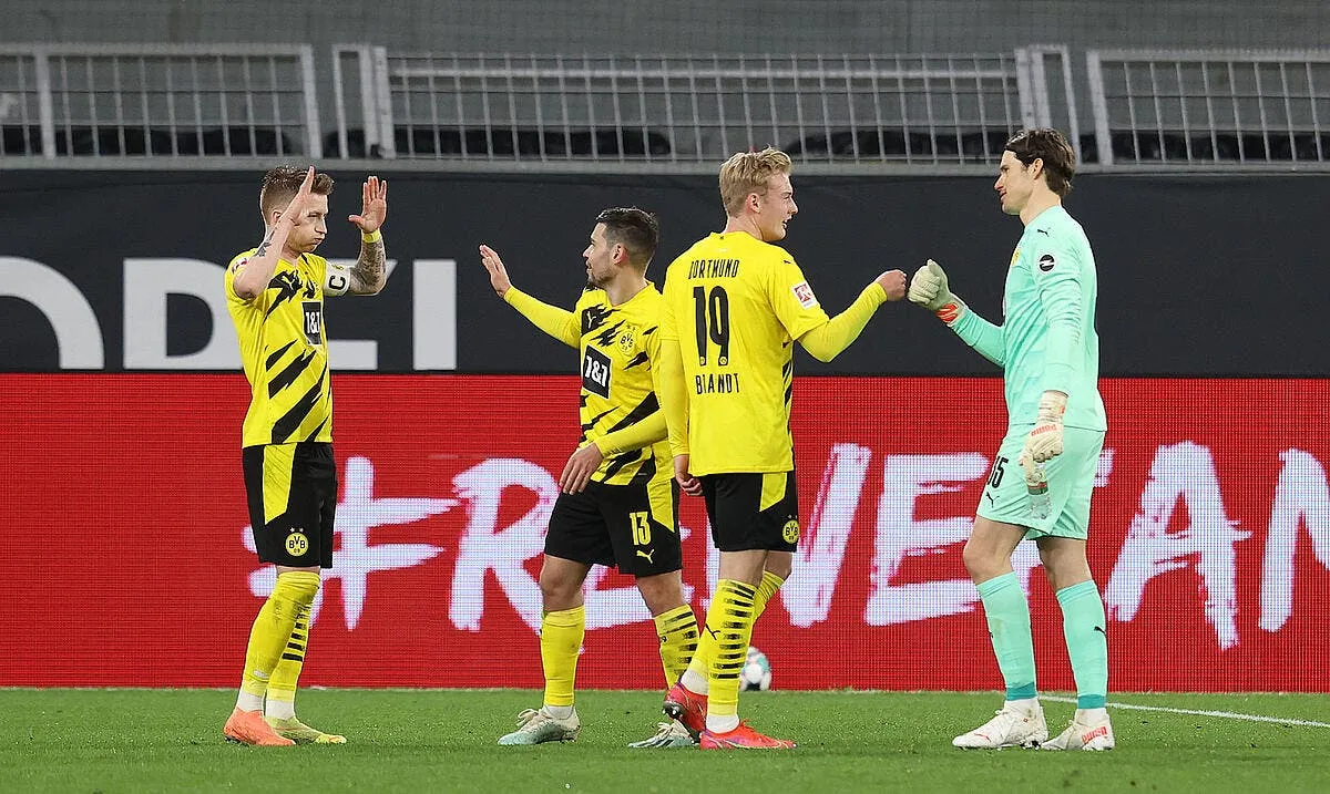 all une quarantaine imposee aux clubs professionnels aa 312279