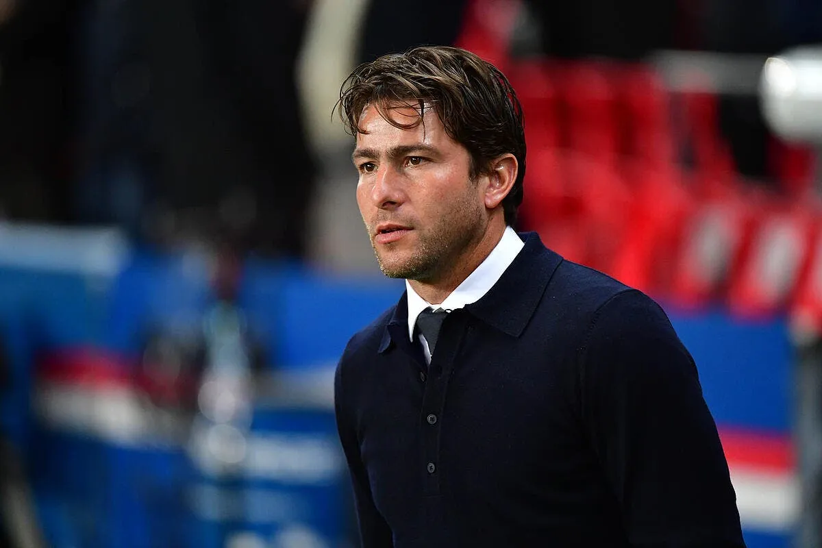 ang directeur a chelsea maxwell a les epaules maxwell 10 344309