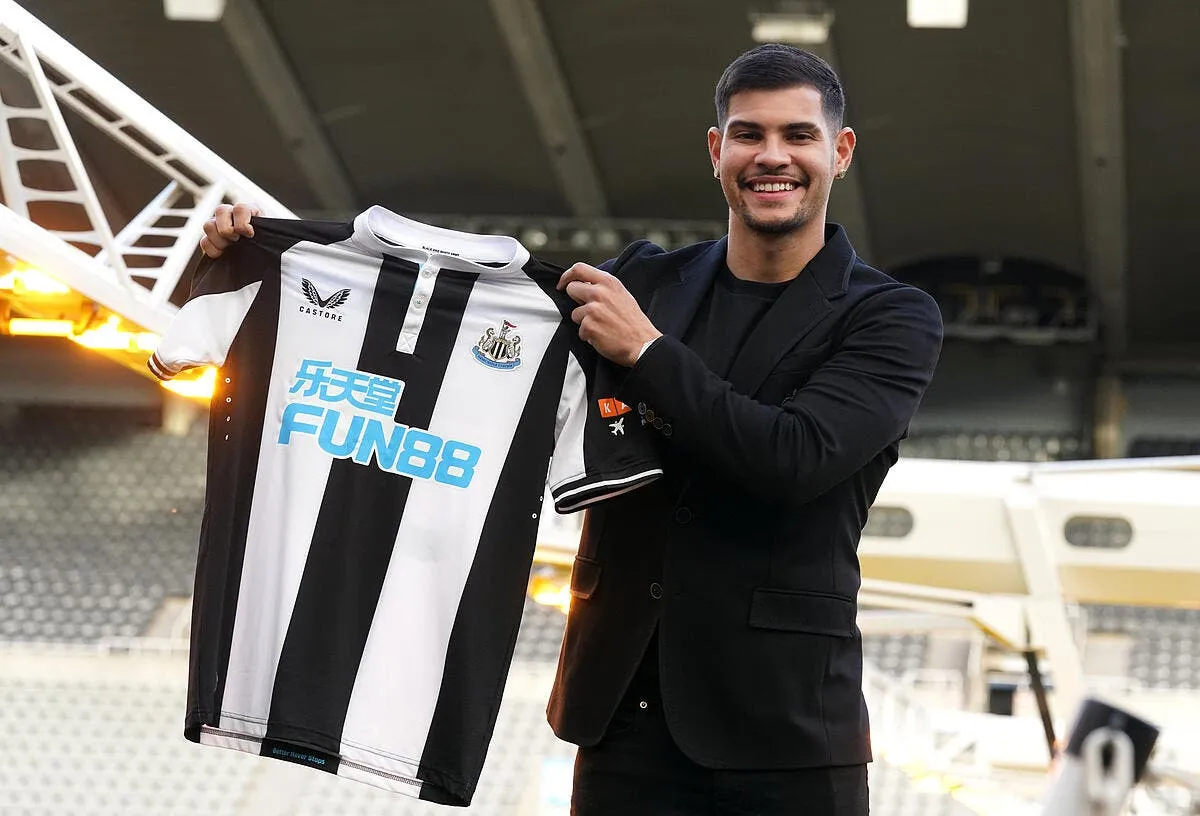 ang guimaraes pas convie chez les titulaires a newcastle icon 65157401 334257