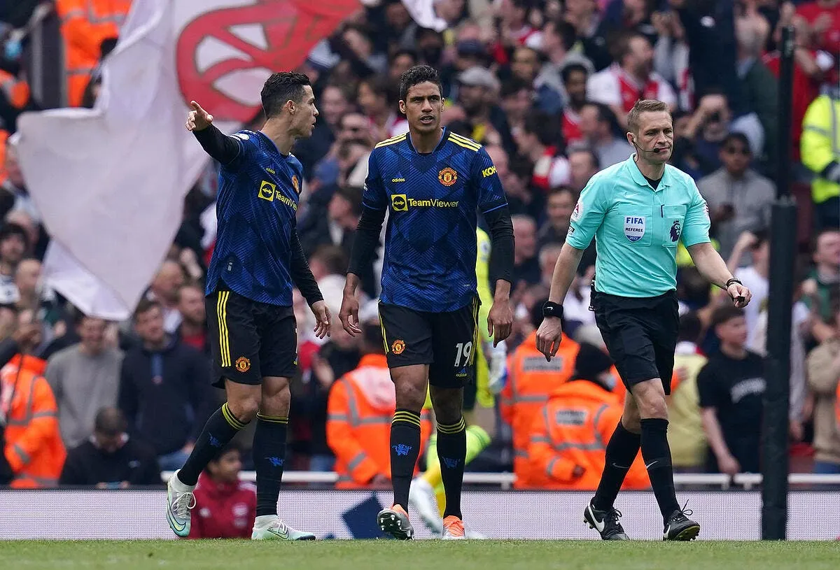ang malgre cristiano ronaldo man united dit adieu a la c1 varane 17 339639