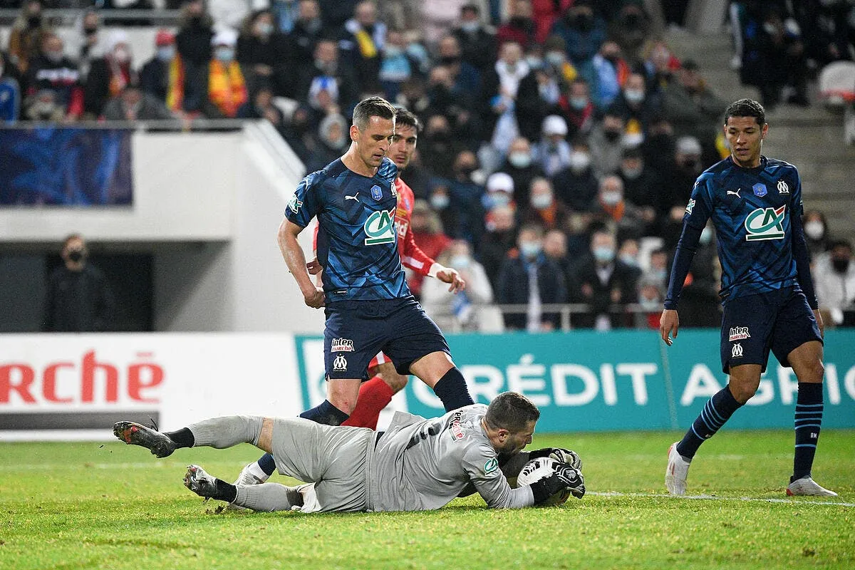 arek milik ejecte par l om longoria fait le forcing icon cas2512 331659