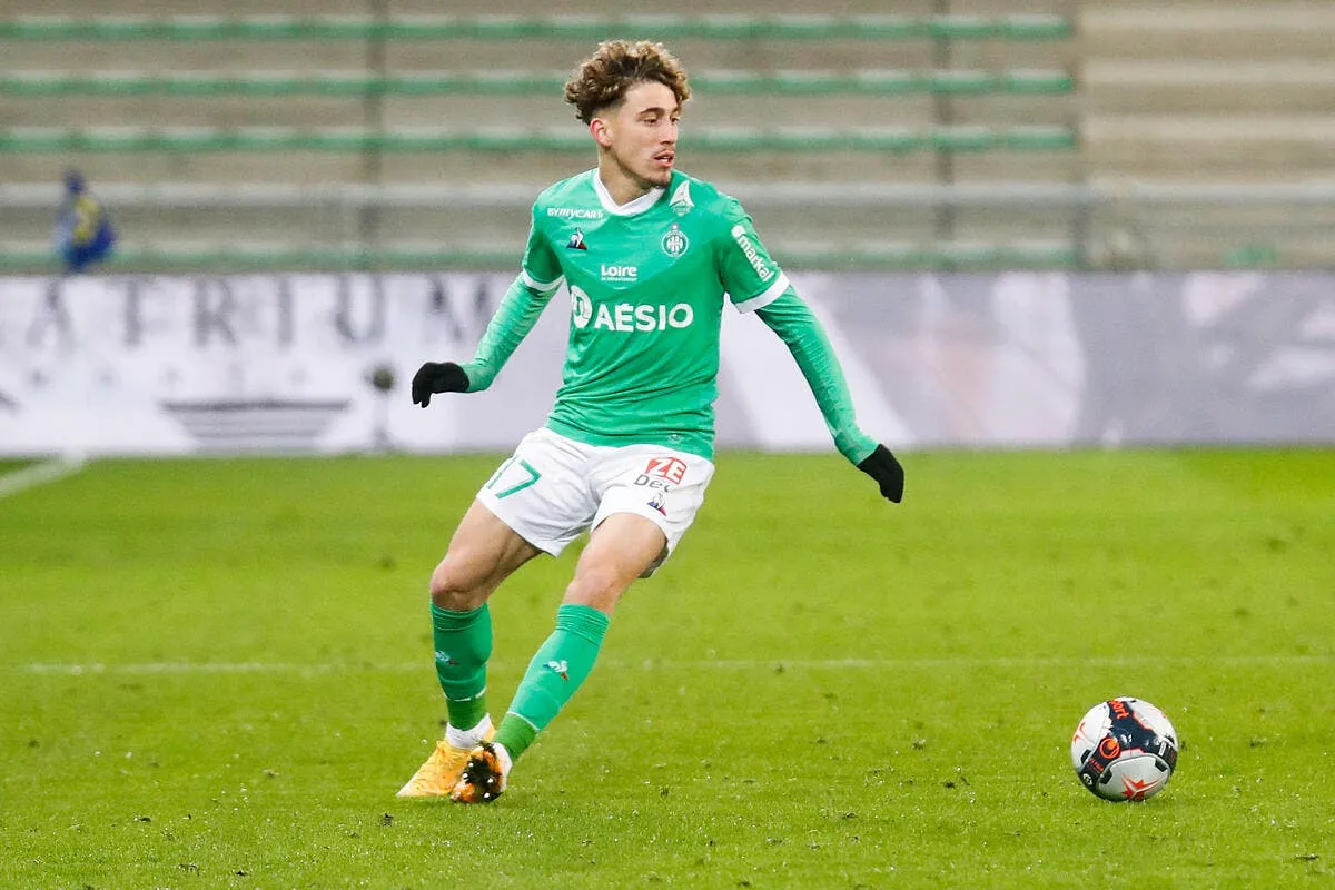asse mecontent puel renvoie aouchiche en reserve a 306141