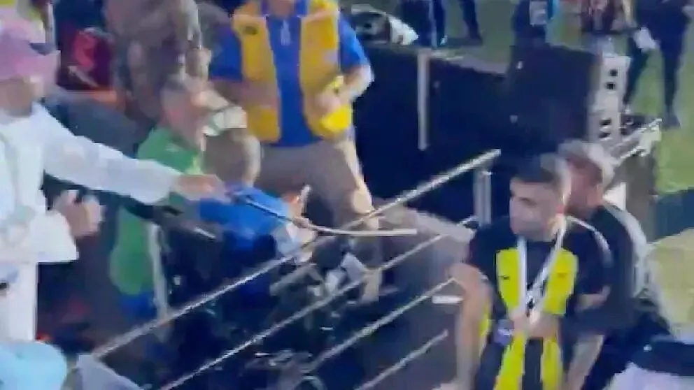 benzema un supporter fouette un de ses coequipiers 90c30062540c95a4ab04cc80cee2c065 a8087e84 374400