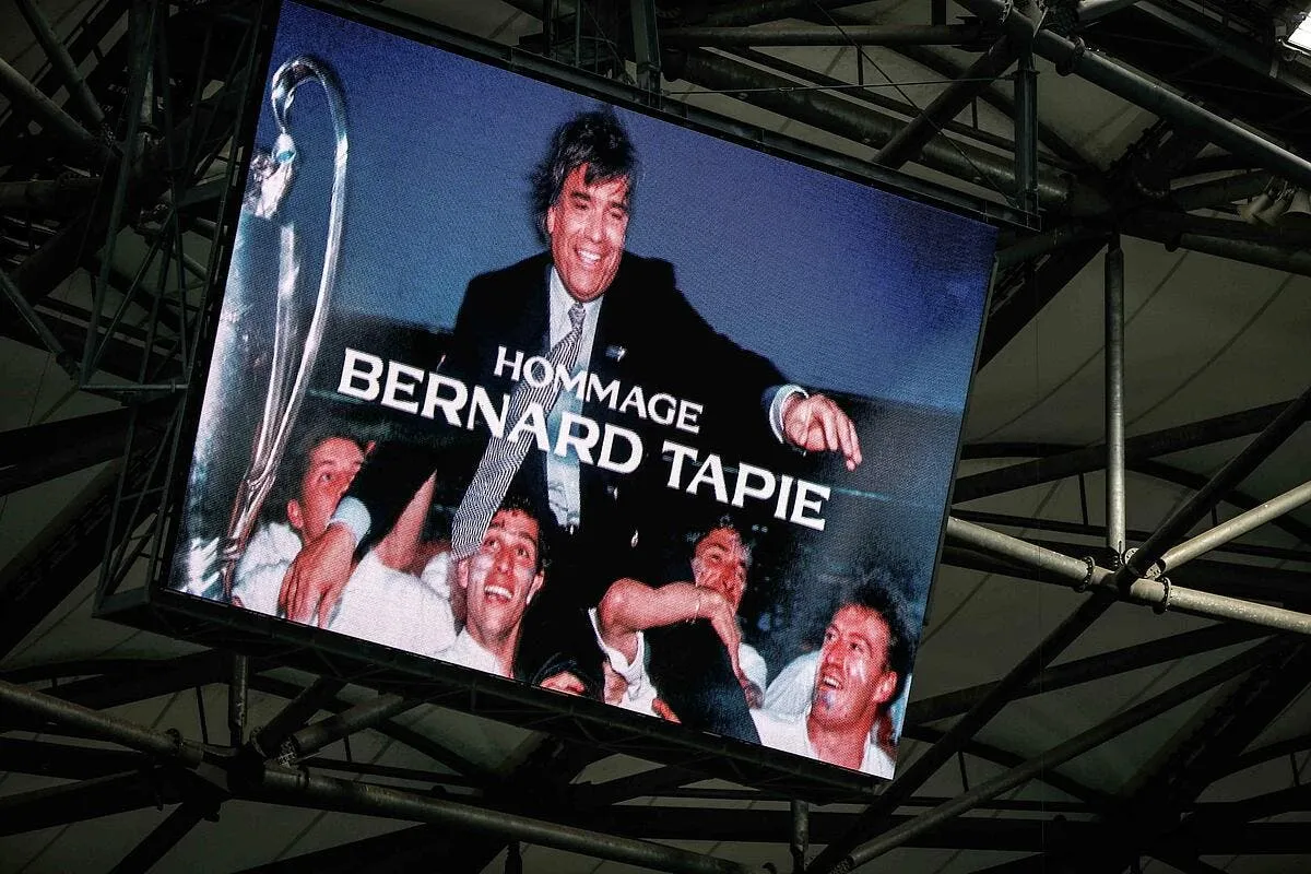 bernard tapie les ultras preparent un magnifique dernier hommage icon d1r0327 325833