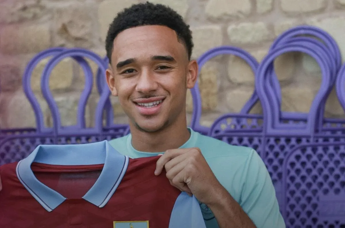 burnley detourne barbie pour annoncer aaron ramsey burnley 364484