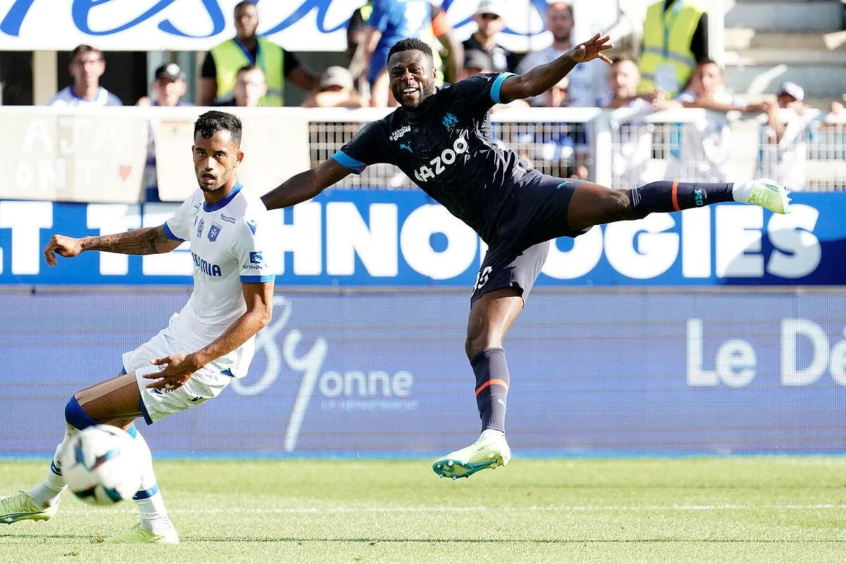 ce defenseur est incroyable l om n en revient pas icon win2817 349581