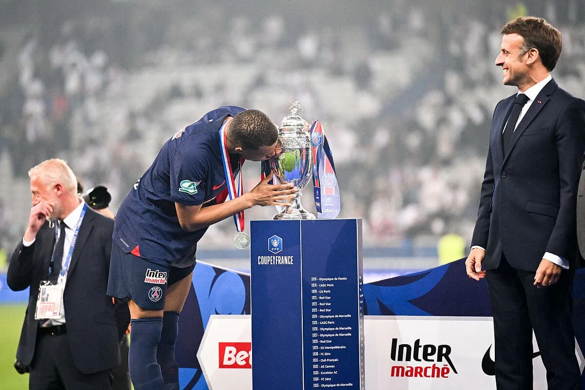 coup de sang au psg mbappe se fait cracher dessus iconsport 227934 0207 376777