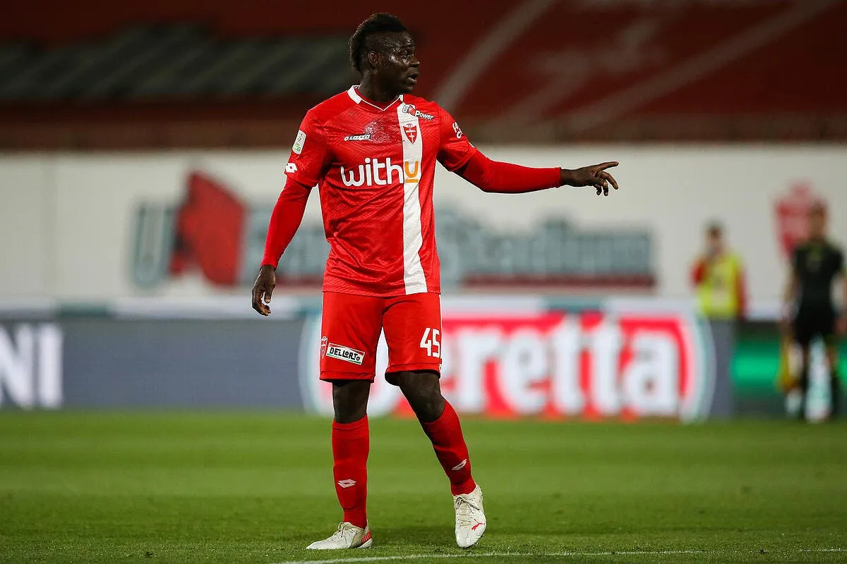 cristiano ronaldo et messi profitent de l erreur de balotelli balotelli 51 335941