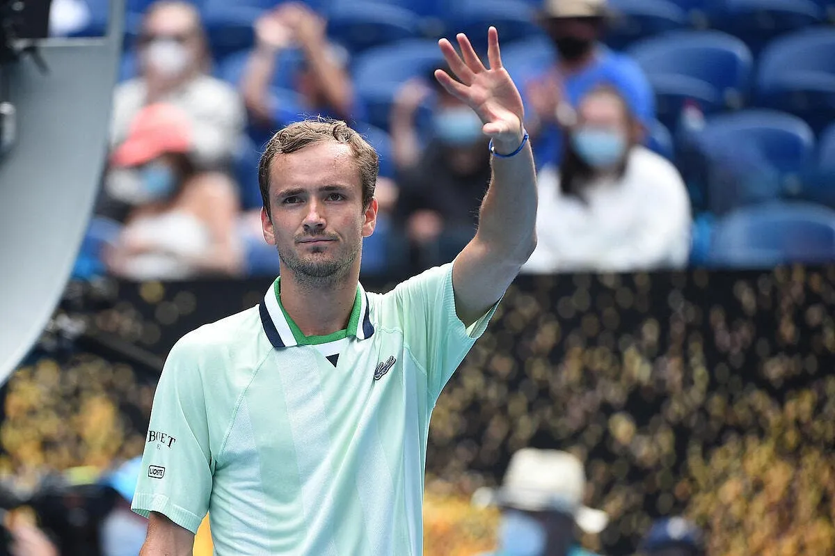 cristiano ronaldo met le bazar a l open d australie icon 022209 0106 332875